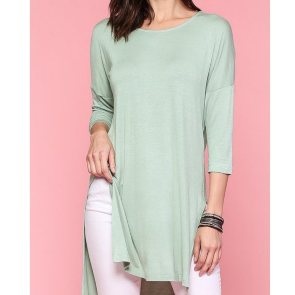 🆕🌿SIDE SLIT TUNIC🌿 - Picture 1 of 4